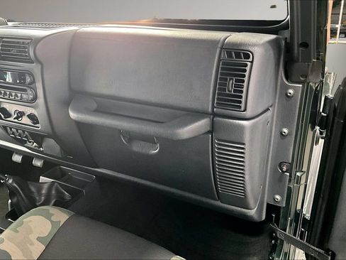 Used 2005 Jeep Wrangler X w/ Willys Edition Group AWD/4WD image 19