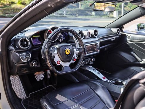 Used 2015 Ferrari California T RWD image 25