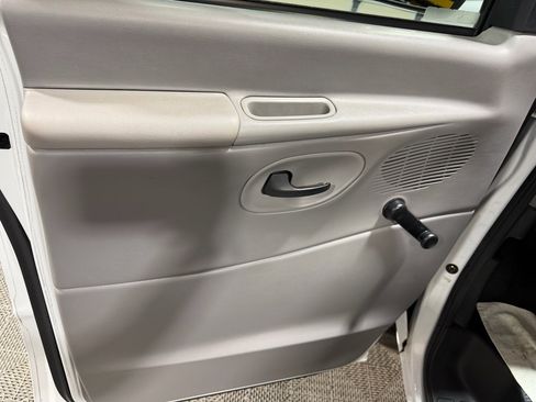 Used 1999 Ford E-150 and Econoline 150 image 21