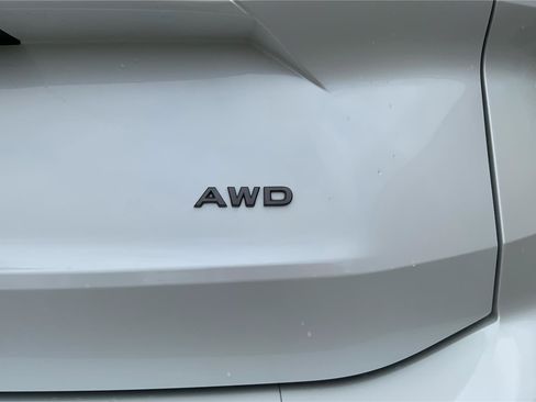Used 2025 Nissan Rogue SV AWD/4WD image 23