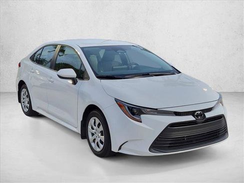 Used 2026 Toyota Corolla LE FWD image 3