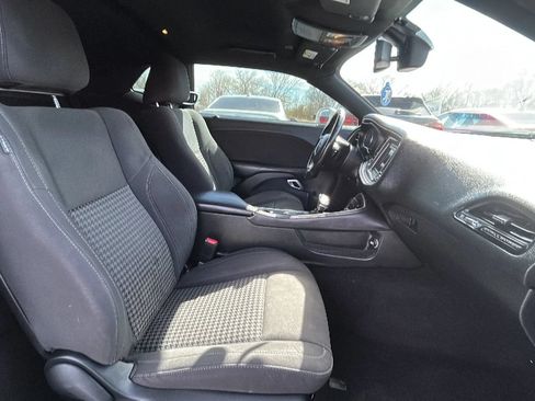 Used 2019 Dodge Challenger SXT w/ Driver Convenience Group RWD image 15