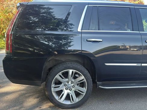 Used 2015 Cadillac Escalade Luxury image 10
