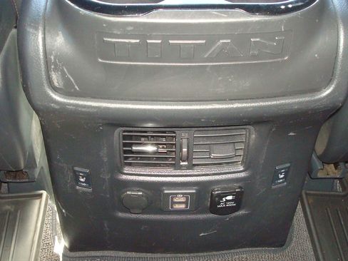 Used 2021 Nissan Titan PRO-4X w/ Pro-4x Convenience Package AWD/4WD image 11