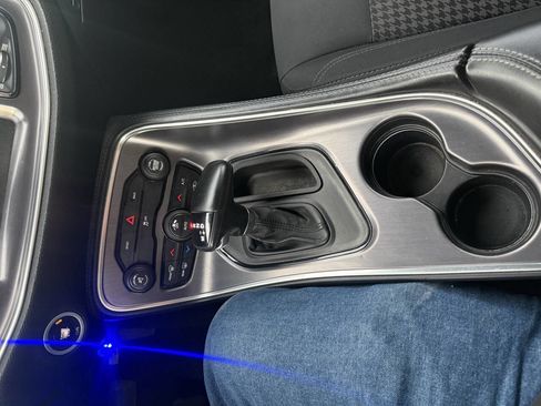 Used 2016 Dodge Challenger SXT image 18