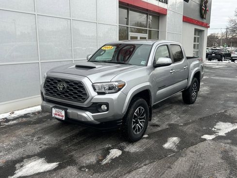 Used 2023 Toyota Tacoma TRD Sport image 2