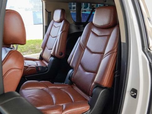 Used 2019 Cadillac Escalade ESV Premium Luxury RWD image 65