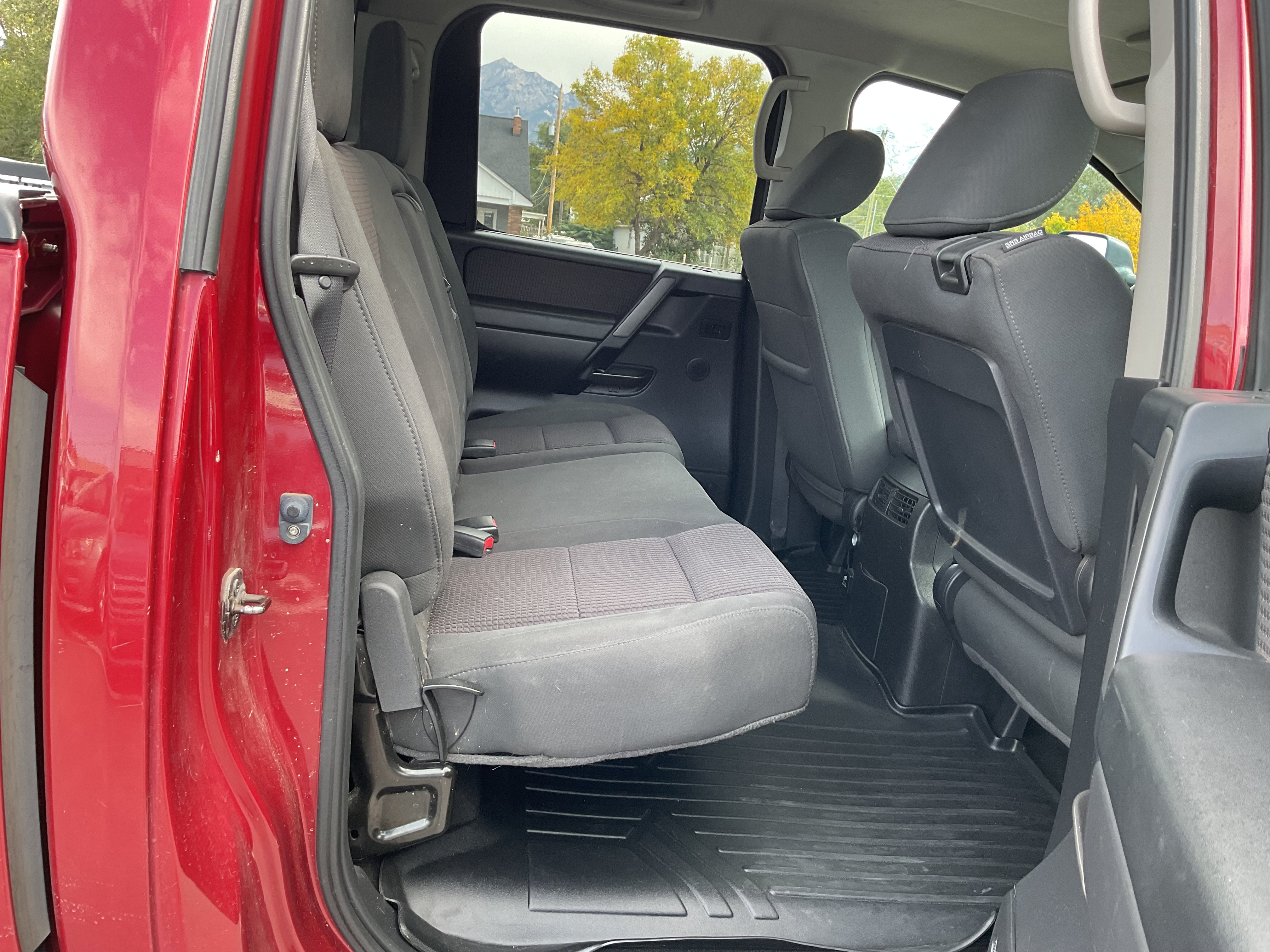 Used 2013 Nissan Titan SV w/ SV Premium Utility Pkg AWD/4WD image 12