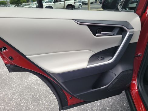 Used 2025 Toyota RAV4 XLE FWD image 12
