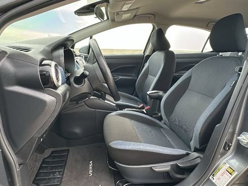 Used 2025 Nissan Versa SV FWD image 4