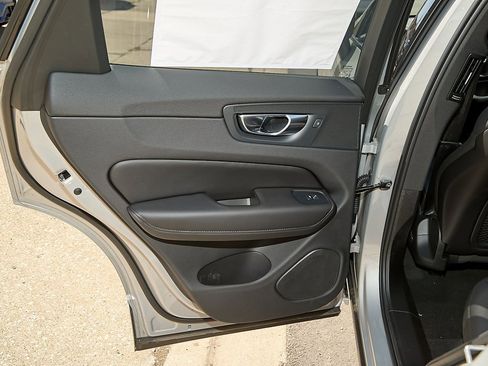 New 2025 Volvo XC60 B5 Plus w/ Protection Package Premier image 17