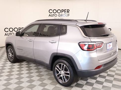 Used 2018 Jeep Compass Latitude FWD image 22