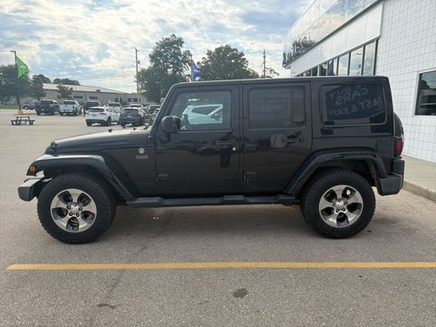 Used 2014 Jeep Wrangler Unlimited Sahara AWD/4WD image 5