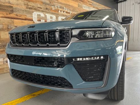 New 2026 Jeep Grand Cherokee Summit w/ Obsidian Package AWD/4WD image 9