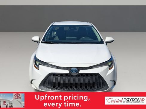 Used 2020 Toyota Corolla LE FWD image 3
