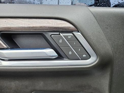 Used 2025 Chevrolet Silverado 3500 LTZ w/ LTZ Convenience Package image 22