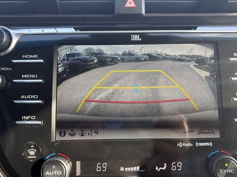 Used 2018 Toyota Camry XLE image 26