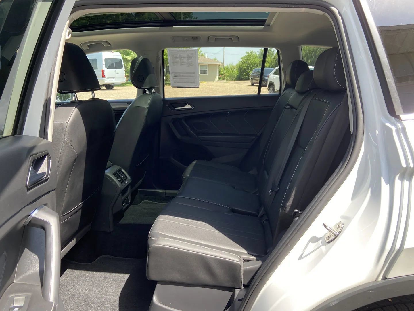 Used 2023 Volkswagen Tiguan SE w/ Panoramic Sunroof Package AWD/4WD image 24
