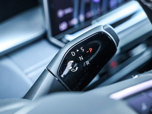 New 2026 Volkswagen Tiguan SE image 34