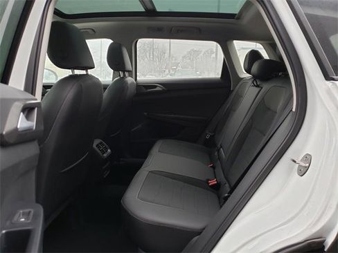 New 2026 Volkswagen Taos SE image 8