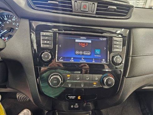 Used 2020 Nissan Rogue S AWD/4WD image 16