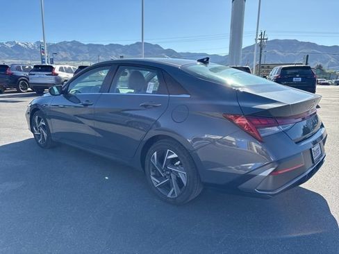 Used 2025 Hyundai Elantra Limited FWD image 5