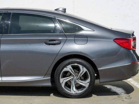 Used 2018 Honda Accord EX-L image 16