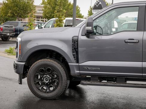 Used 2025 Ford F350 Lariat w/ Black Appearance Package image 8