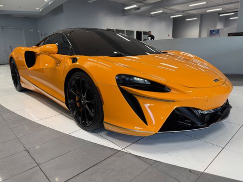 Used 2023 McLaren Artura image 7