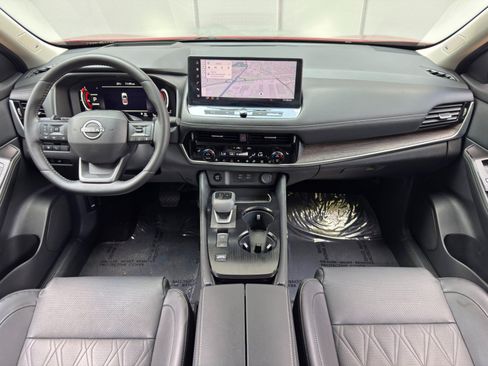 Used 2025 Nissan Rogue Platinum w/ Platinum Premium Package FWD image 12