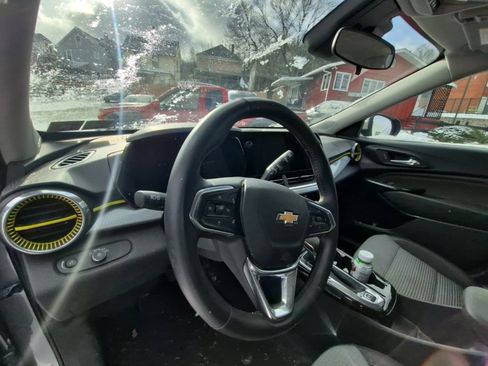 Used 2024 Chevrolet Trax LT w/ Driver Confidence Package image 9