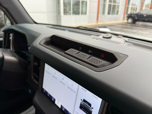 Used 2024 Ford Bronco Outer Banks image 31