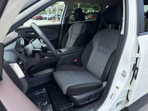 Certified 2023 Nissan Rogue SV FWD image 30