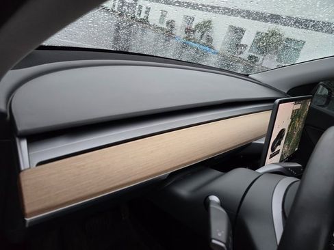 Used 2020 Tesla Model Y Long Range image 16