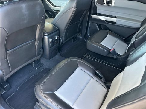 Used 2022 Ford Explorer XLT w/ Equipment Group 202A AWD/4WD image 11
