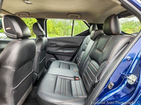 Used 2019 Nissan Kicks SR w/ SR Premium Package FWD image 10