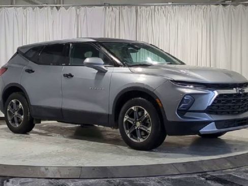 Used 2025 Chevrolet Blazer LT image 3