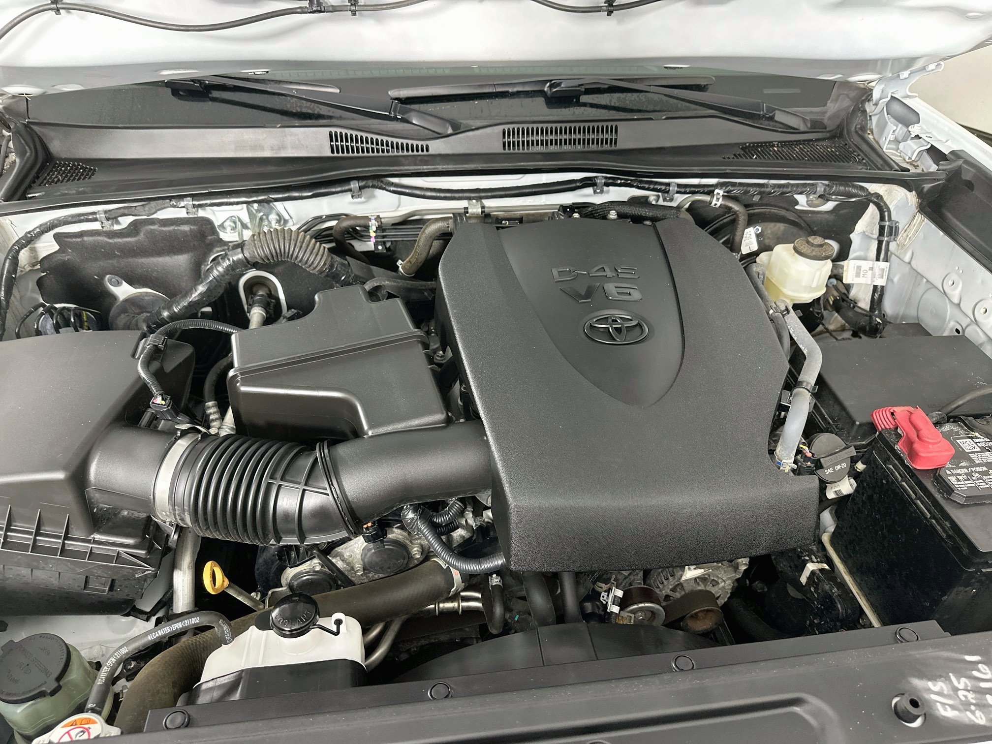 Used 2022 Toyota Tacoma SR5 w/ Technology Package RWD image 32