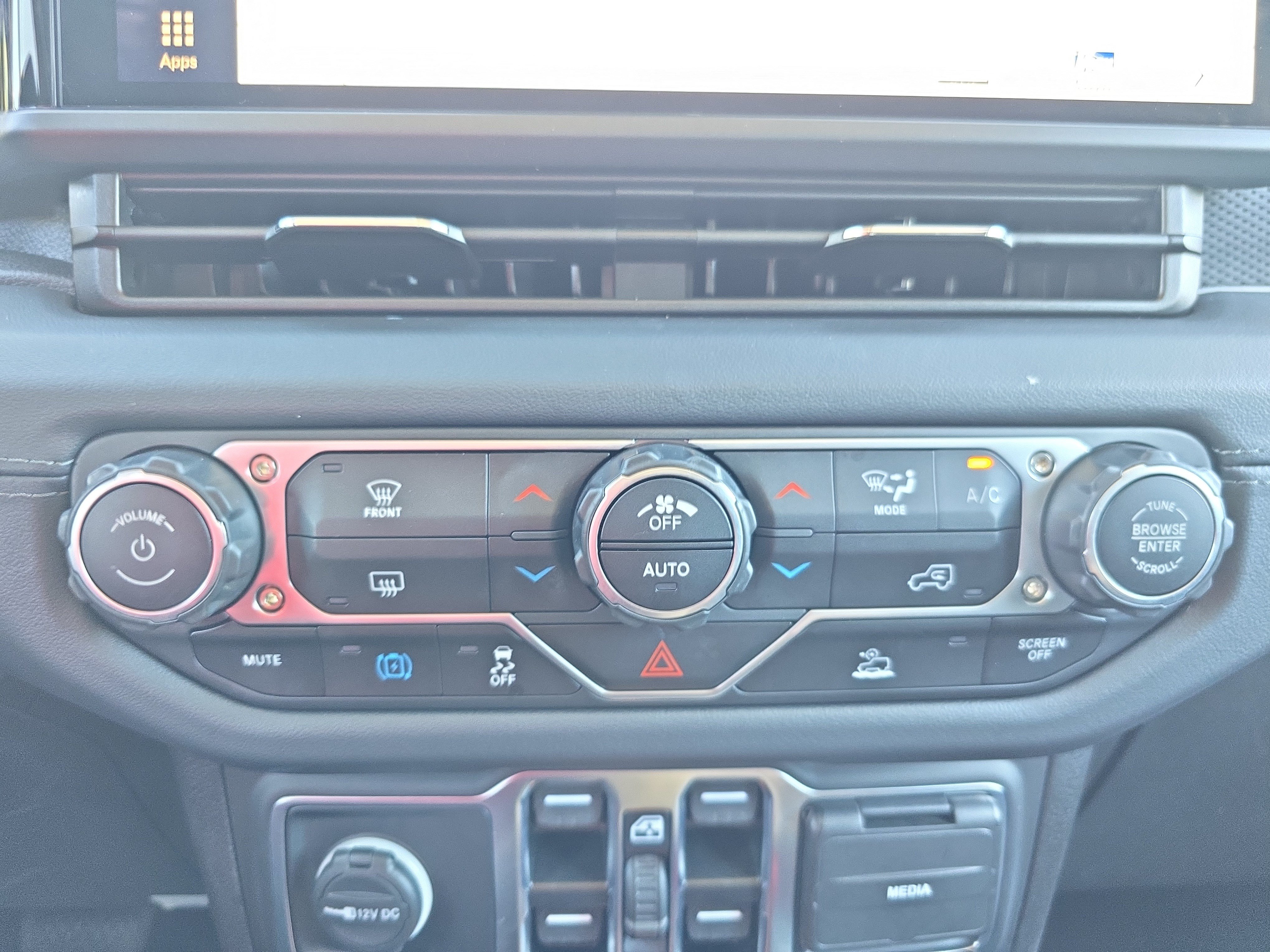 Used 2024 Jeep Wrangler Unlimited Rubicon 4xe AWD/4WD image 18