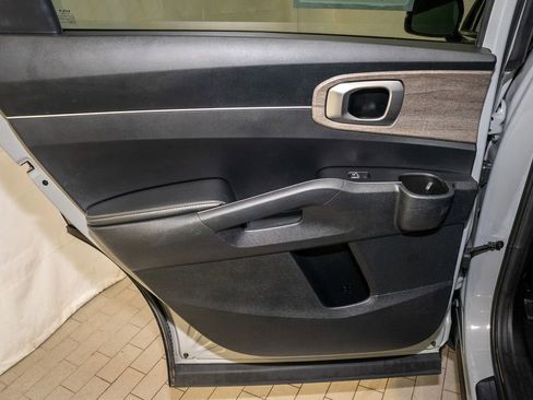 Used 2022 Kia Sorento S w/ Panoramic Sunroof Package image 10