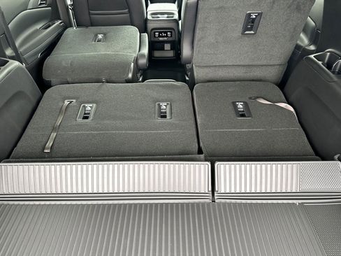 New 2025 Chevrolet Traverse LT w/ Enhanced Driving Package image 18