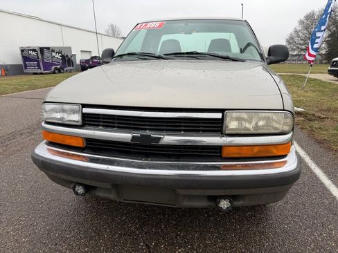 Used 1998 Chevrolet S10 Pickup LS image 4