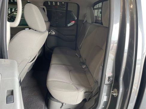 Certified 2020 Nissan Frontier SV w/ Midnight Edition Floor Mats image 14