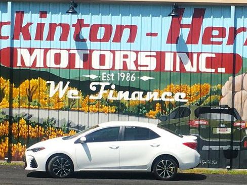Used 2017 Toyota Corolla SE FWD image 2