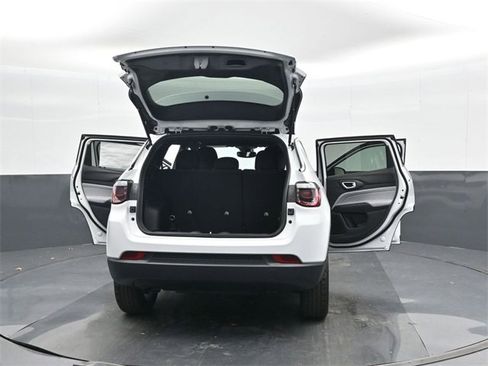 Used 2025 Jeep Compass Sport image 44