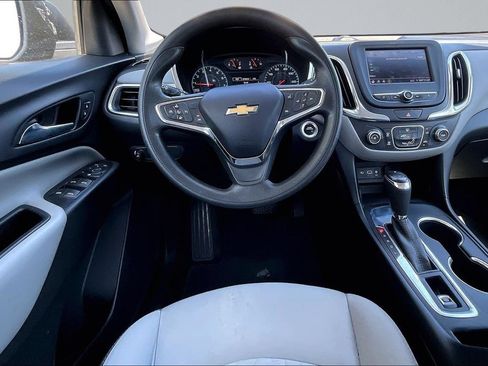 Used 2020 Chevrolet Equinox LS FWD image 5