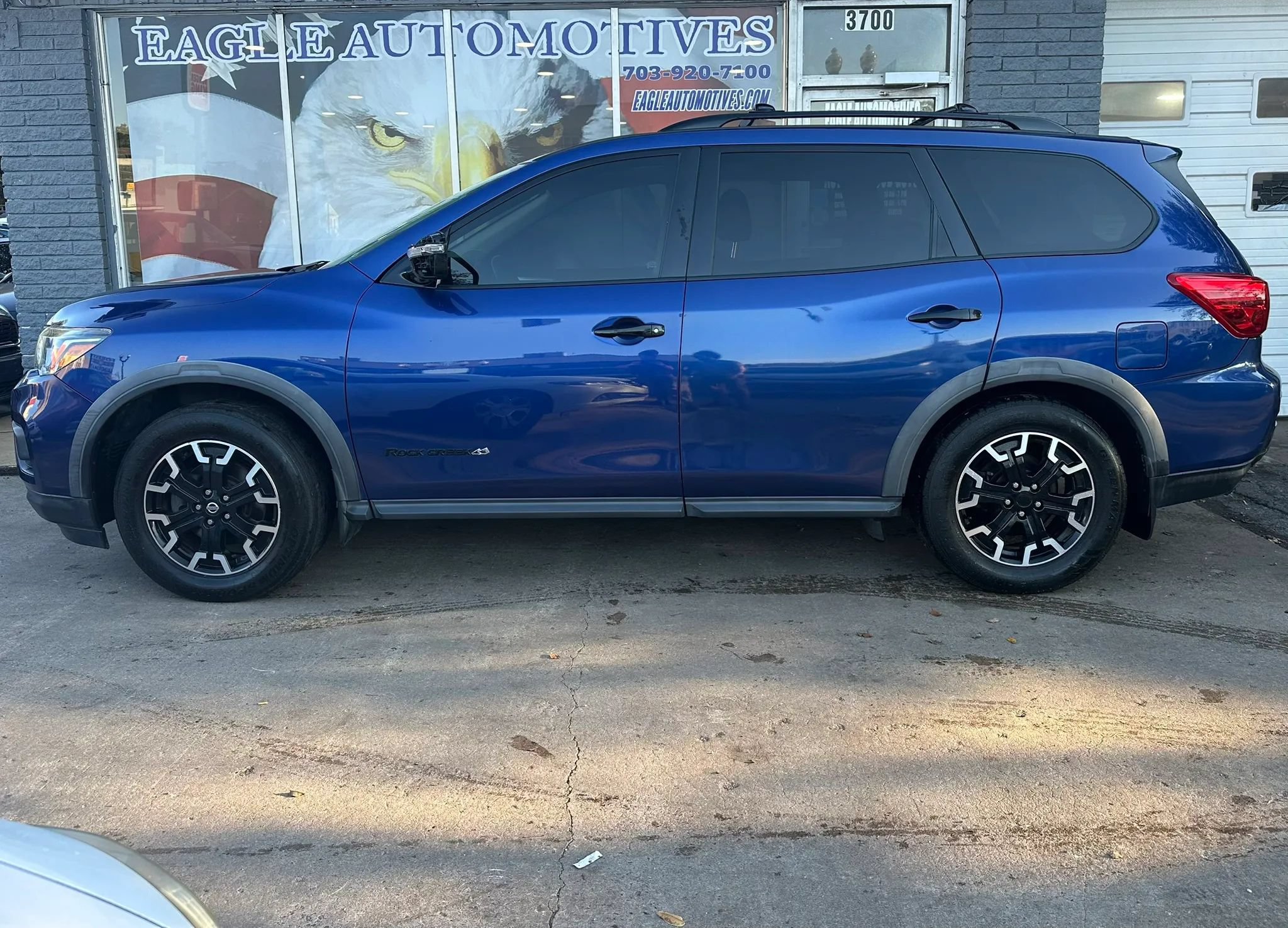 Used 2019 Nissan Pathfinder SL FWD image 2