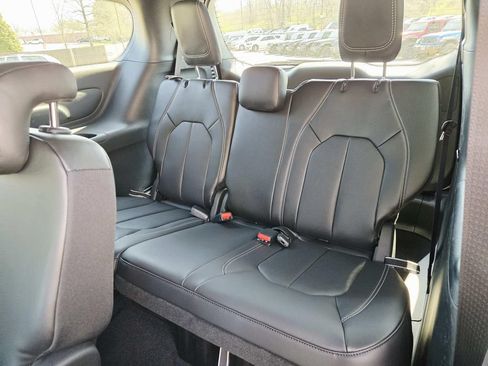 New 2026 Chrysler Pacifica Select FWD image 13