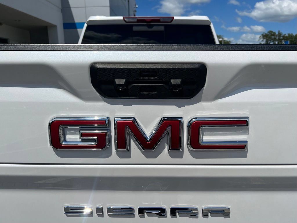 Used 2025 GMC Sierra 2500 SLT w/ SLT Premium Package AWD/4WD image 9