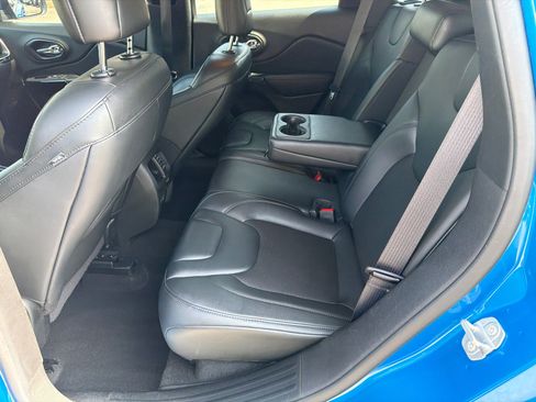 Used 2021 Jeep Cherokee Latitude Plus FWD image 21